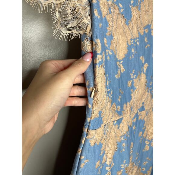 Stroia Floral Lace Bodycon Fitted Plunge Neck Mini Dress In Blue and Cream - Picture 6 of 6